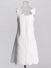 Mini-robe unie amincissante à fleurs